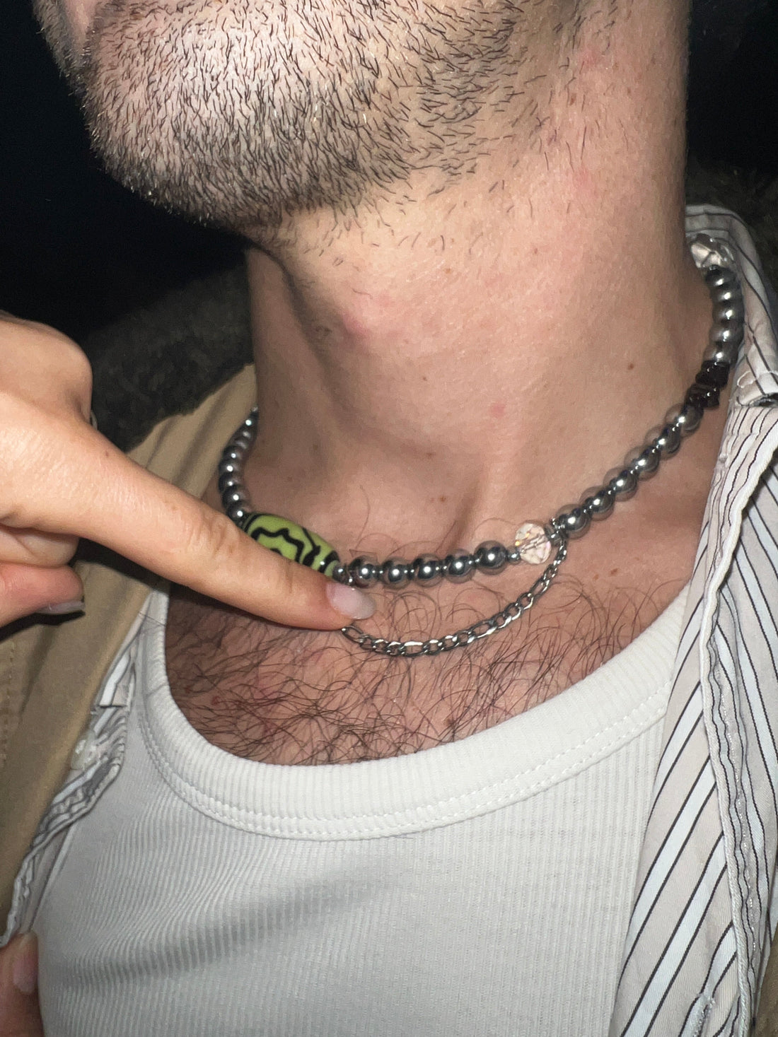 Quel bijou choisir quand on est un homme ? La tendance est aux perles.