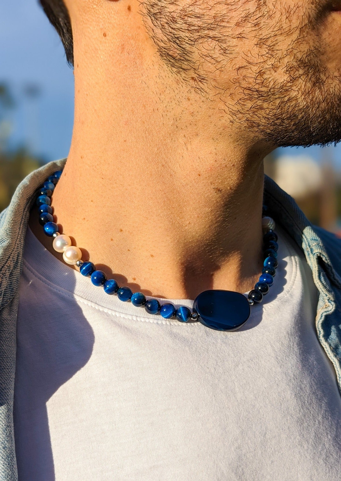 collier bleu en œil de tigre bleu et perle d'eau douce