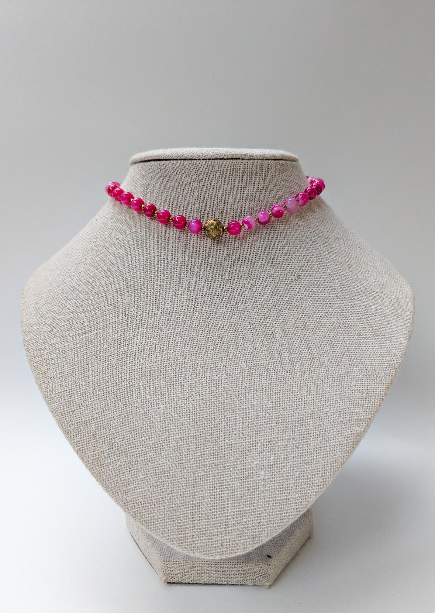 collier choker ras de cou en perle rose et doréeSabi-bijoux-collier-perles-rose-choker-ras-de-cou-trend-hippie-boheme-ethnique-handmade-fabriqué-en-france