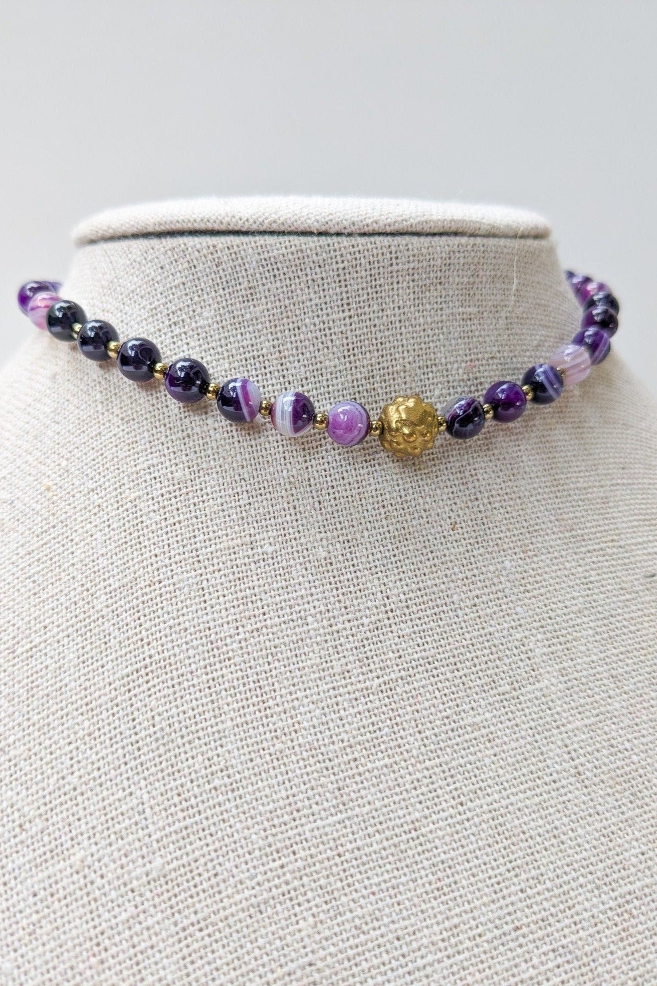 collier ras de cou choker  en perles violettes