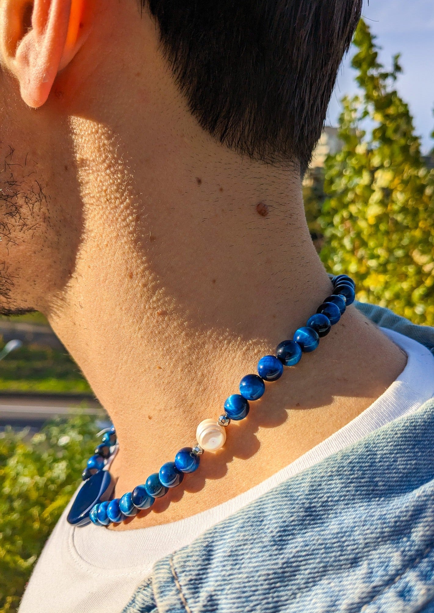 collier bleu en œil de tigre bleu et perle d'eau douce