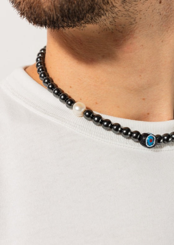 collier hématite noire, perle blanche et perle d'eau douce